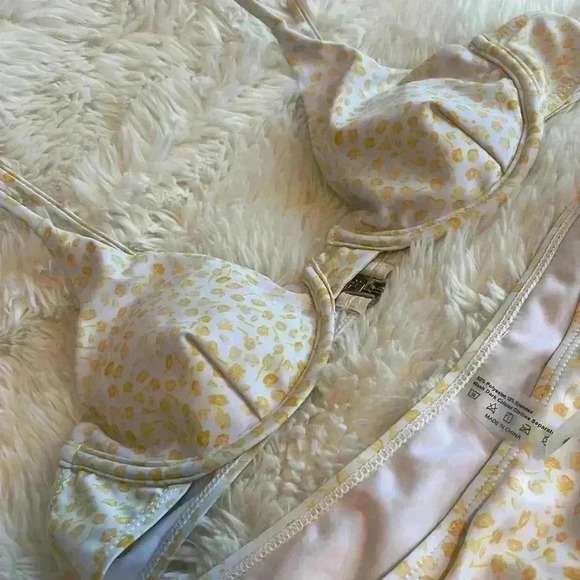 Ditsy Floral Underwire Bikini Swimsuit - Picture 4 of 8